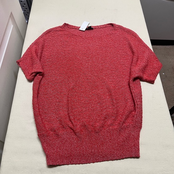 NWT Ann Taylor M short sleeve shade of red/white sweater - Picture 2 of 9